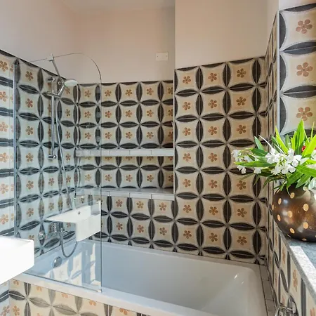 Castello With Jacuzzi & Priceless View By Rent Villa