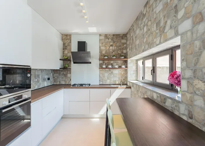 Castello With Jacuzzi & Priceless View By Rent Villa Argegno