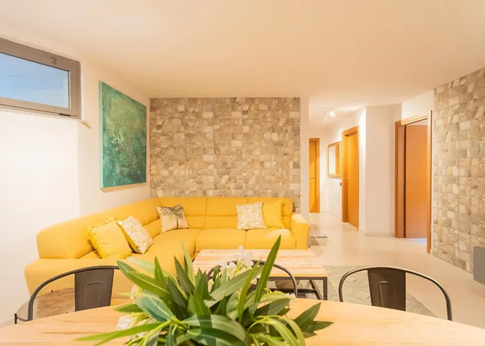 Castello With Jacuzzi & Priceless View By Rent Argegno