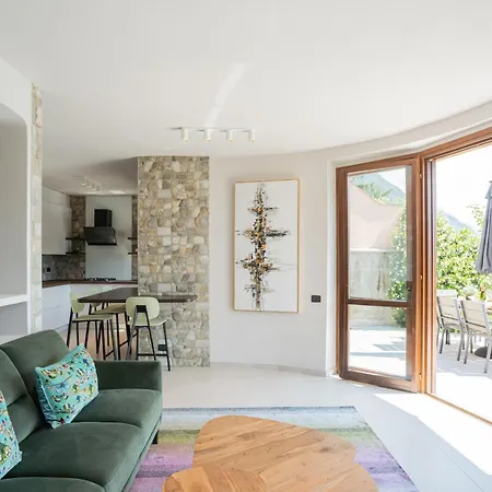 Castello With Jacuzzi & Priceless View By Rent Argegno